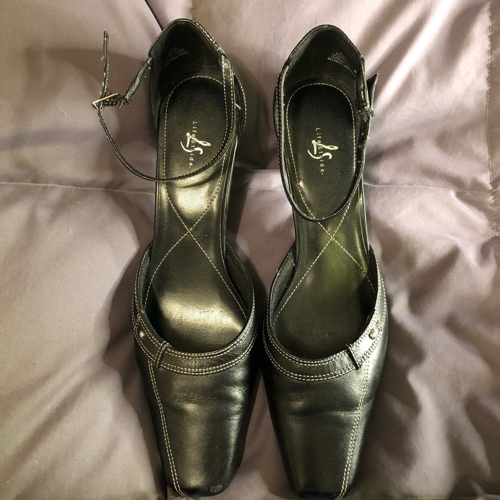 Life Stride Black Leather Pumps. 8 1/2 N.